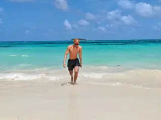 Shows ass MattewScott